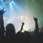 rock-silhouette-music-light-group-people-1333828-pxhere.com